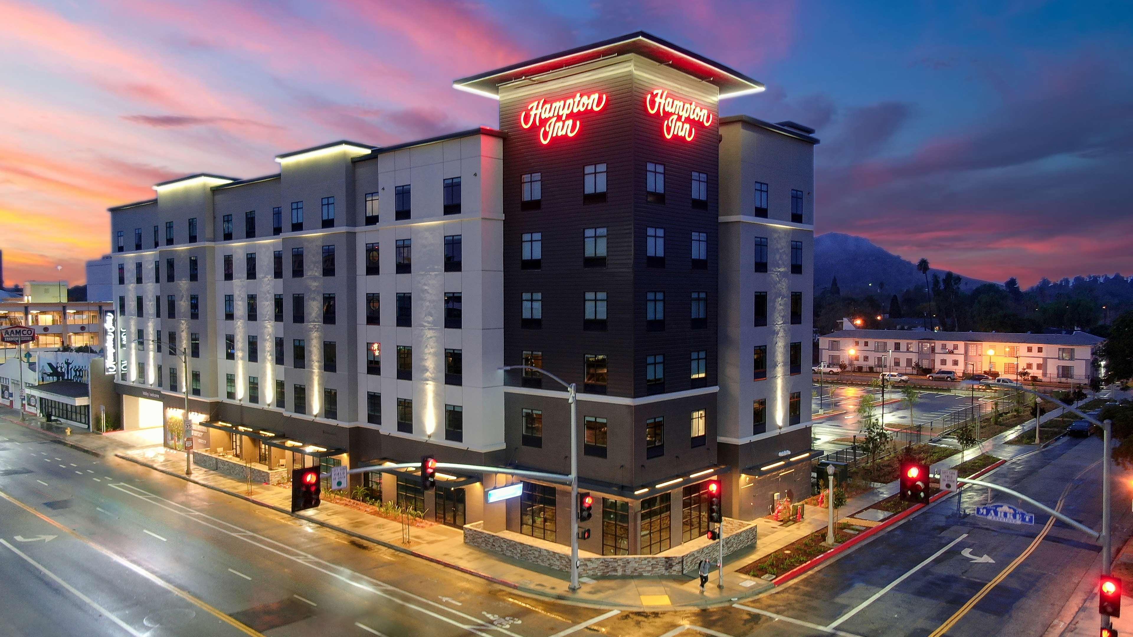 Hampton Inn Riverside Downtown Zewnętrze zdjęcie